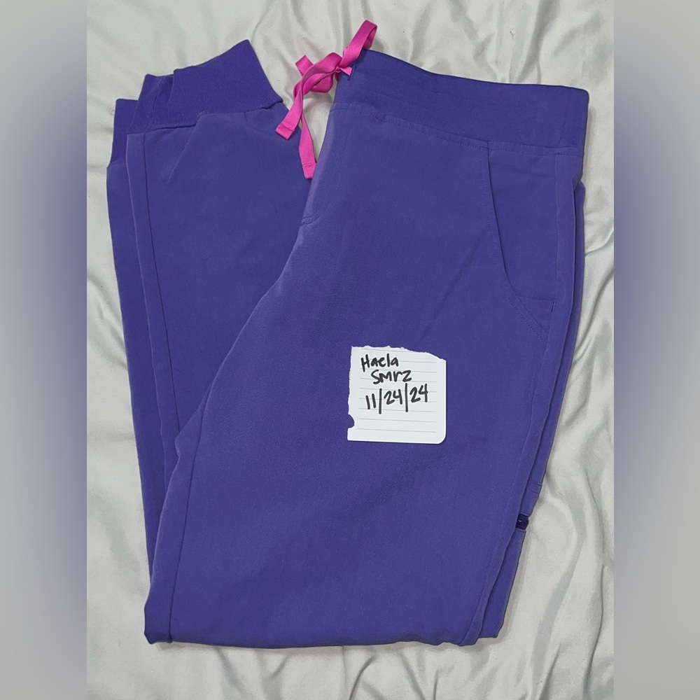 Amethyst Figs Zamora Jogger Scrub Pants, Size Medium